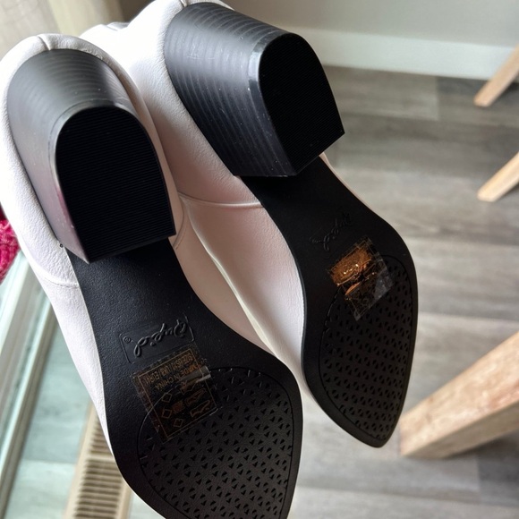 QUPID WOMENS WHITE BOOTS BOOTIES SZ 10 - Picture 6 of 6